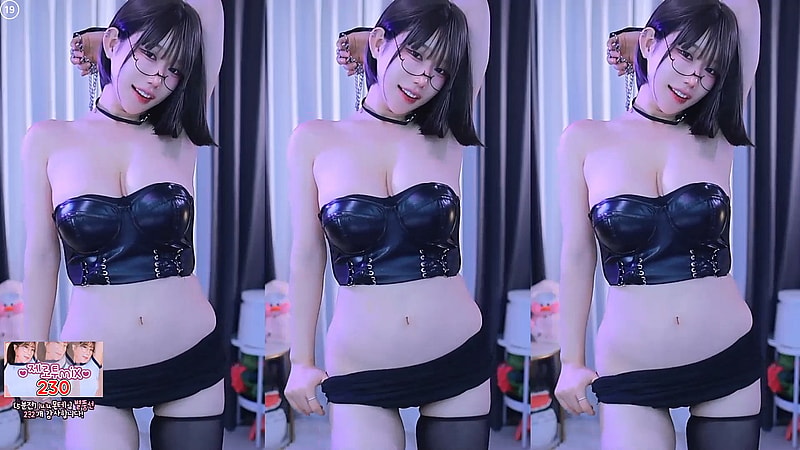 안경 쓰고 목줄 넥체인 글래머 BJㄱㄹㄹ영