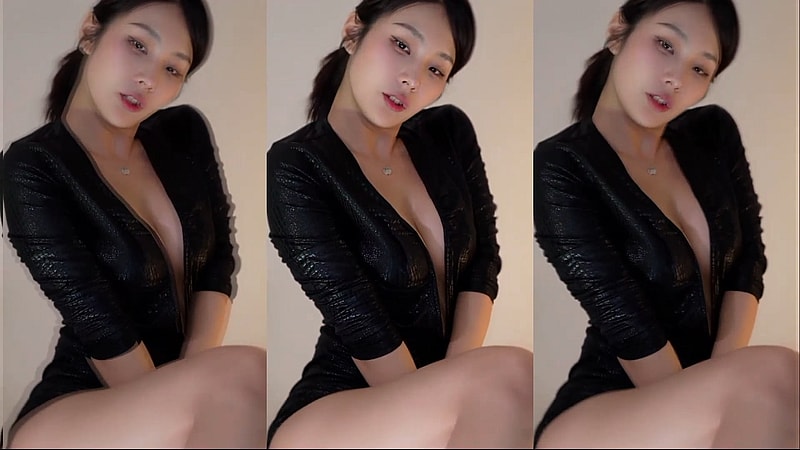 요염하게 생긴 BJㅈ쨩 Cleavage 파인 점프수트