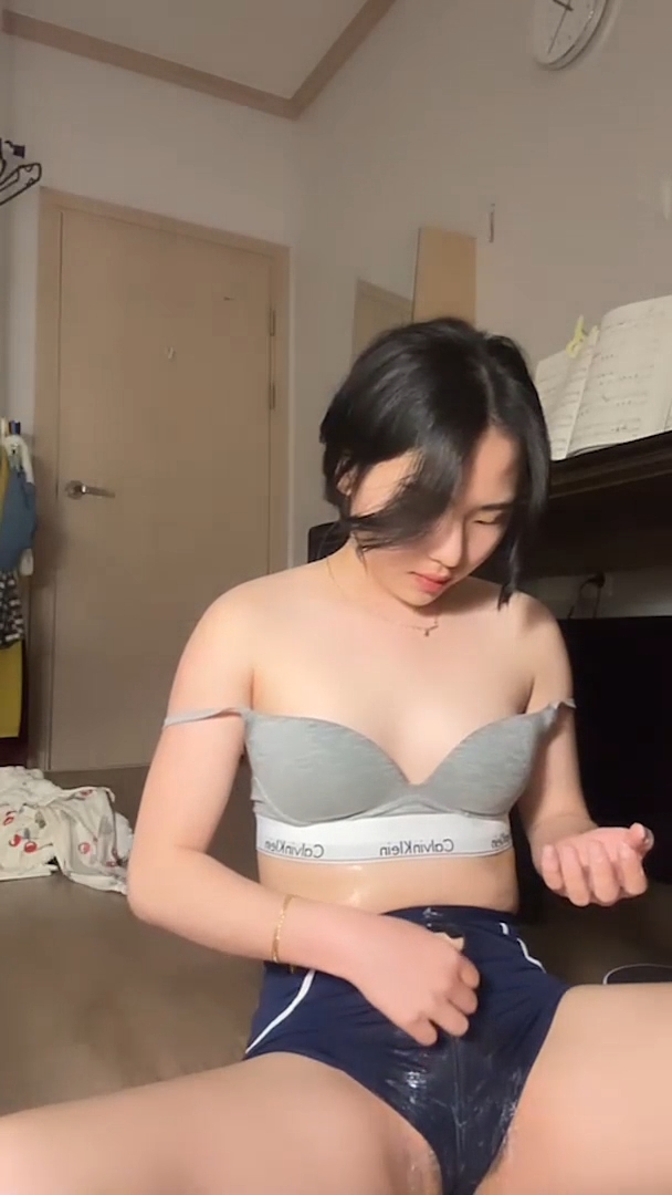 은꼴 라방녀 로션 듬뿍 바르고 자위 풀영상